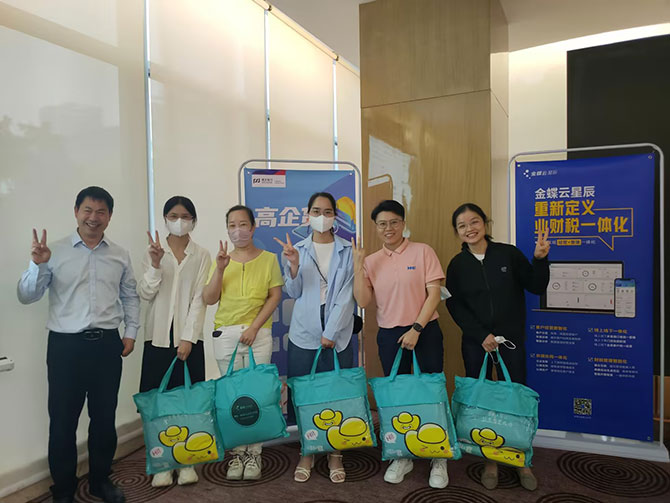 數(shù)字化服務(wù)小微企業(yè)的密鑰，金蝶云星辰重新定義業(yè)財(cái)稅一體化